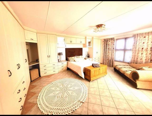 4 BEDROOM HOUSE FOR SALE IN PORT OWEN